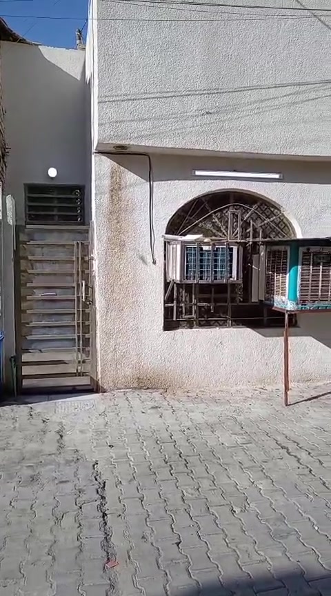 السلام عليكم بيت 50 متر للبيع الشعله الدوانم ورا السجه شارع أبودراج الثاني فرع أيسر خدمات كامله ماء ومجاري مقرنص وتبليط السعر 42 وابيه مجال الاستفسار ع الرقم ***********
