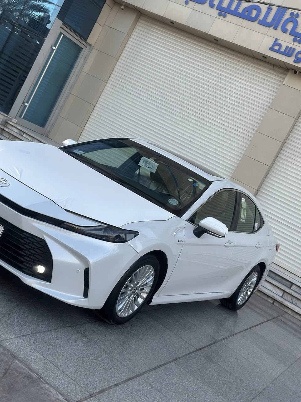 سلام للغالين
تويوتا كامري E PLUS
السياره تجمع بين الهيبه الاعتماديه والتكنلوجيه المتطوره 
 هايبرد وبانزين 
خليجي وكالة  عبد الطيف جميل 
موديل 2025 
رقم بغداد بسمي 
فول مواصفات 
فتحة سقف 
بصمة تشغيل بصمة ابواب 
كرسي كهرباء 
شحن وايرليس 
برده خلفيه 
انظمة قياده 
بعد بيها هواي مواصفات 
السياره كفاله عامه الساره جديده كلش 
مكان السياره بغداد 
السعر 248 $ 
الهاتف ***********
