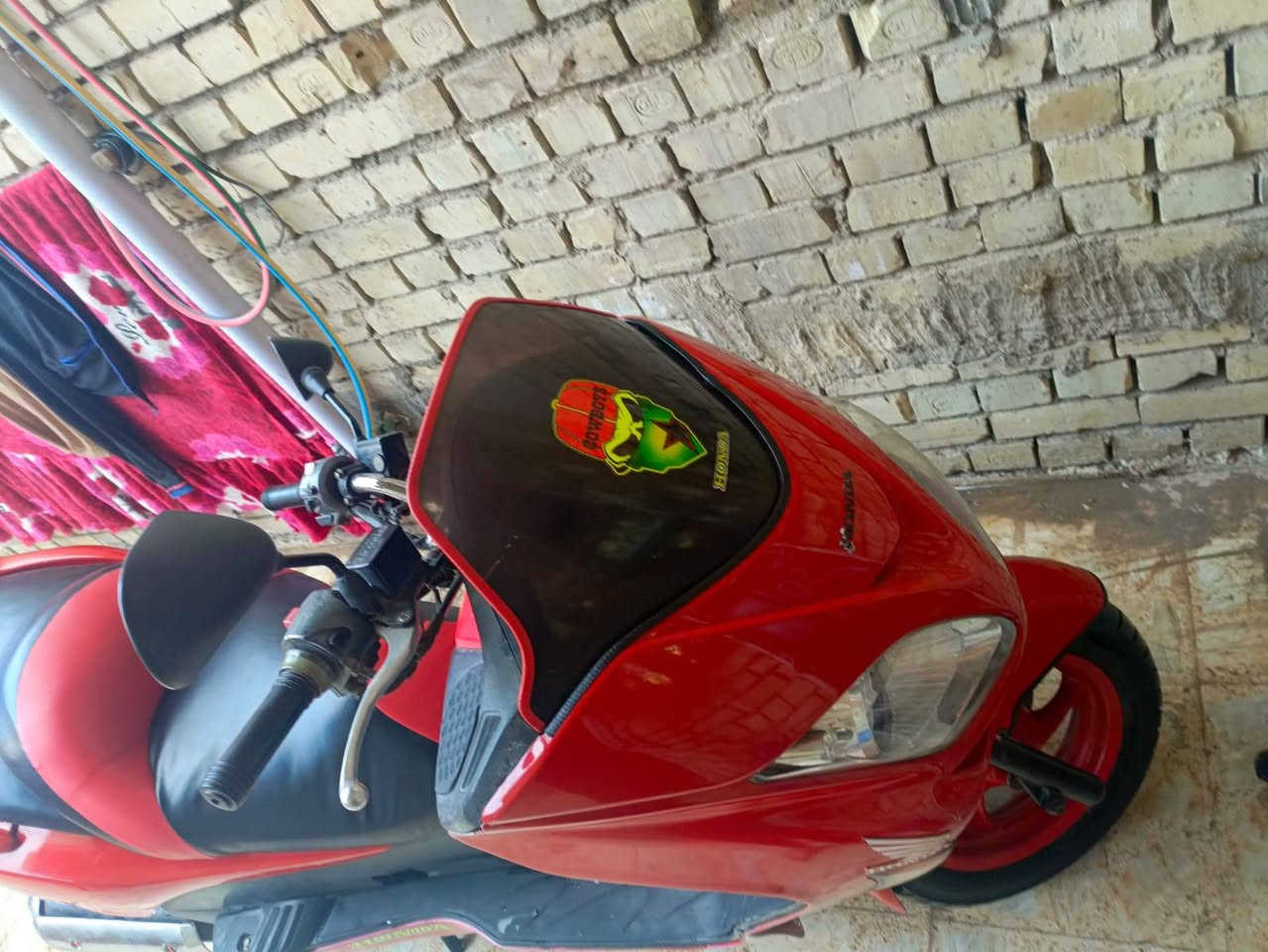 السلام عليكم دراجه فورصه صفر ثمانيه للبيع او مراوس العنوان منطقة العبيدي رقم الهاتف ***********
