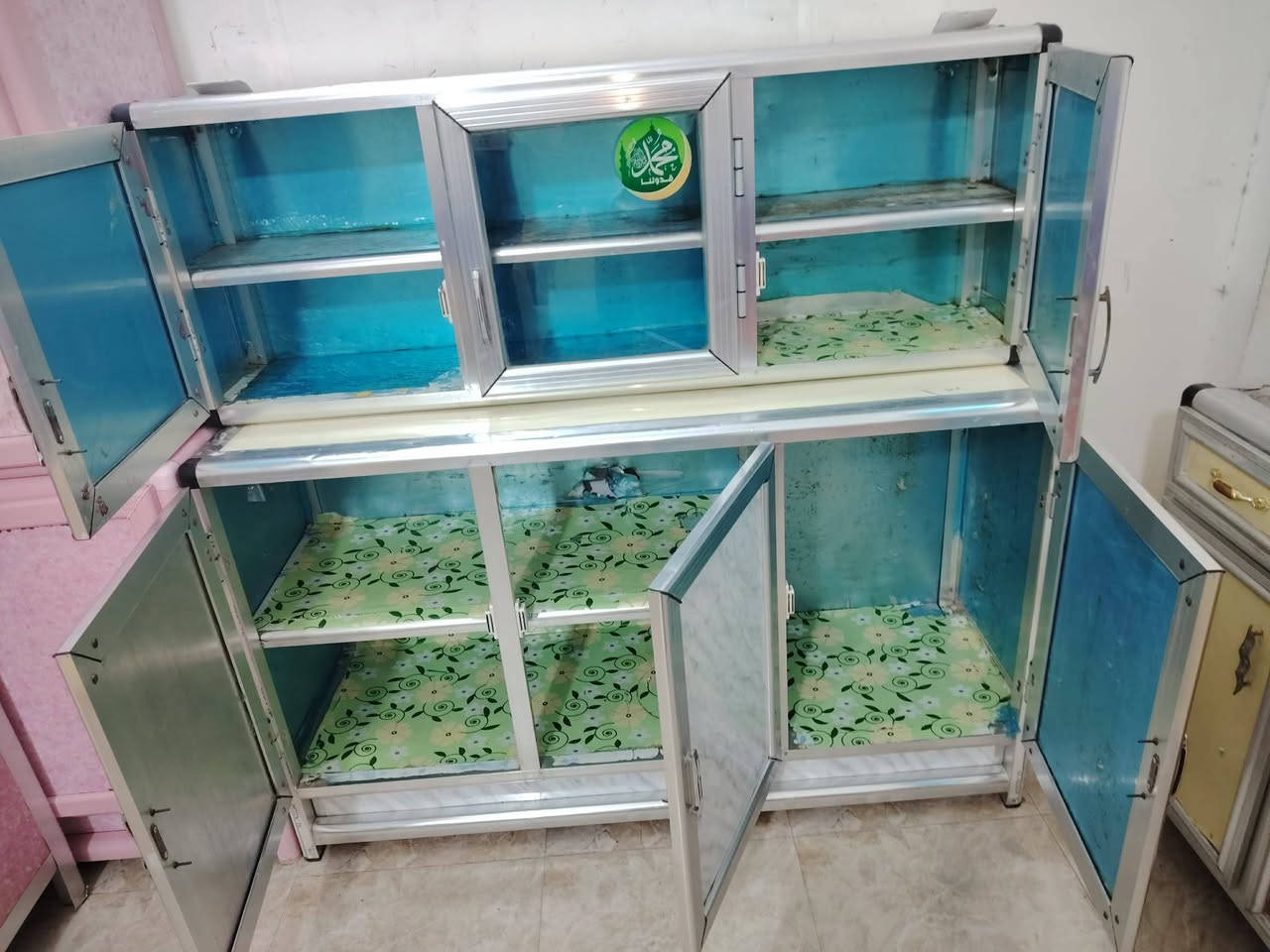كاونتر ٢ قطع متر ونص مواد اصلي حطاطه سعودي كلش نضيف سعر ١٥٠ الف العنوان فلوجه حي المعلمين قرب جامع سعد***********//***********
