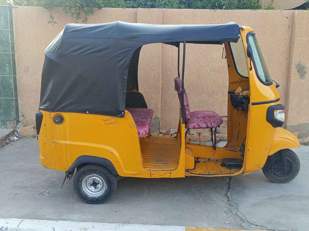 سلام عليكم تكتك بياجو للبيع موديل٢٠محورة محرك تي في اس ٢٤ محرك خير من  الله بيها طخة بلجاملغ الخلفي ومصلحة اوراق أصولي شرط الترقيمةالس.٠٠٠ وبيها مجال مكاني ديالى بلدروز رقم ***********
