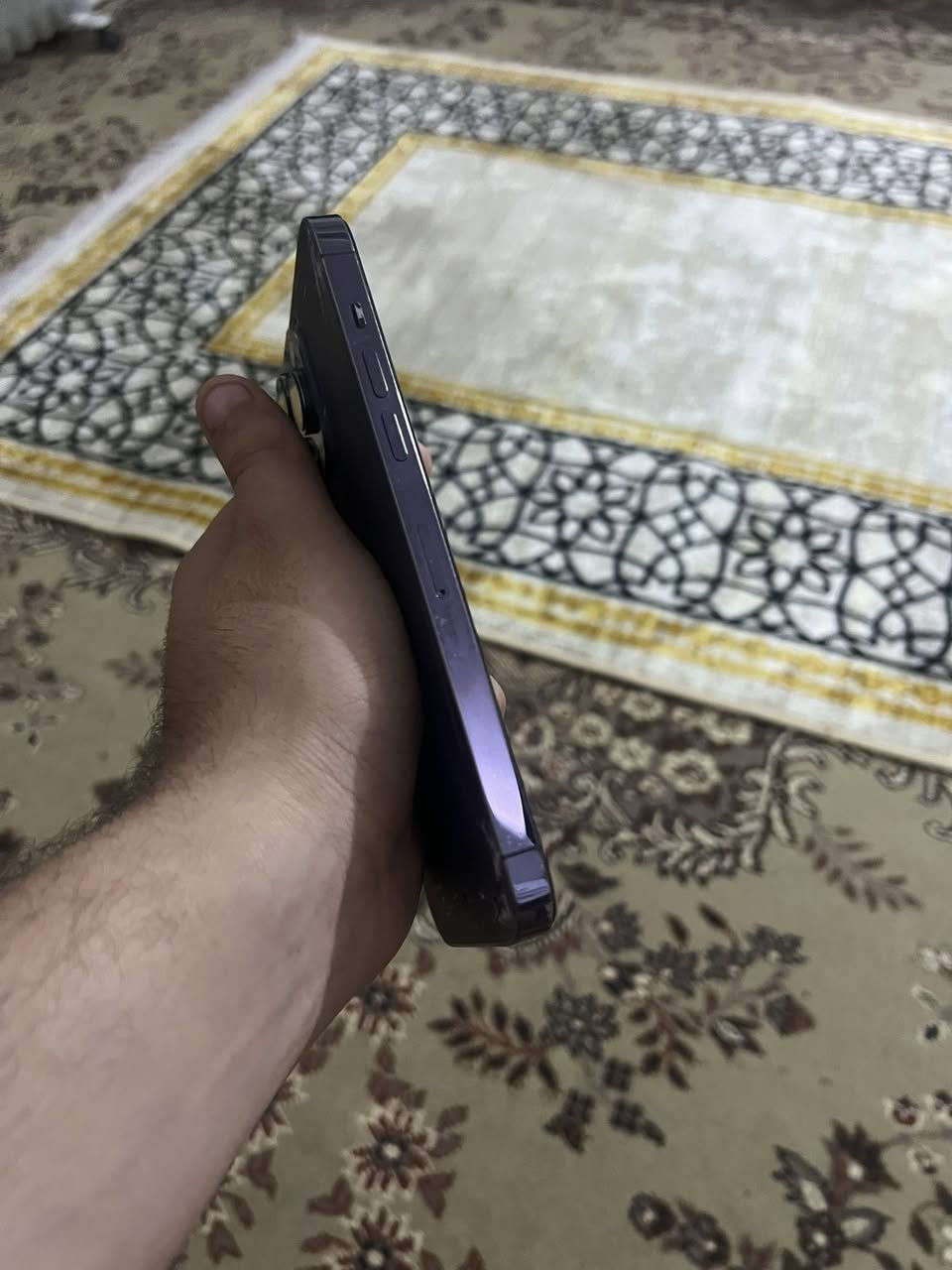 ‏السلام عليكم
14 pro max
77🔋
525 الف بي مجال الجيه
256
AA/A
٥٢٥ بي مجال بسيط 
مبدل شاشه نوعيه حلوه كلش بدون حواف بدون تعليك بدون شمره 
فيس ايي فاقد برمجه
ضهر مفطور
…..
سعر525 وبي مجال بسيط
***********
مكاني ديوانيه
توصيل بغداد سايق بس للعلاوي
