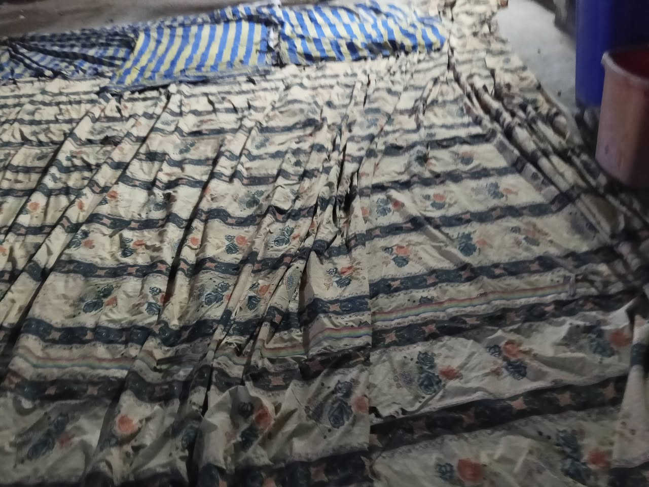 جادر 5قوس شبح قماش 70باميه بدون باب سعره 600وبيه مجال بغداد زعفرانيه ***********
