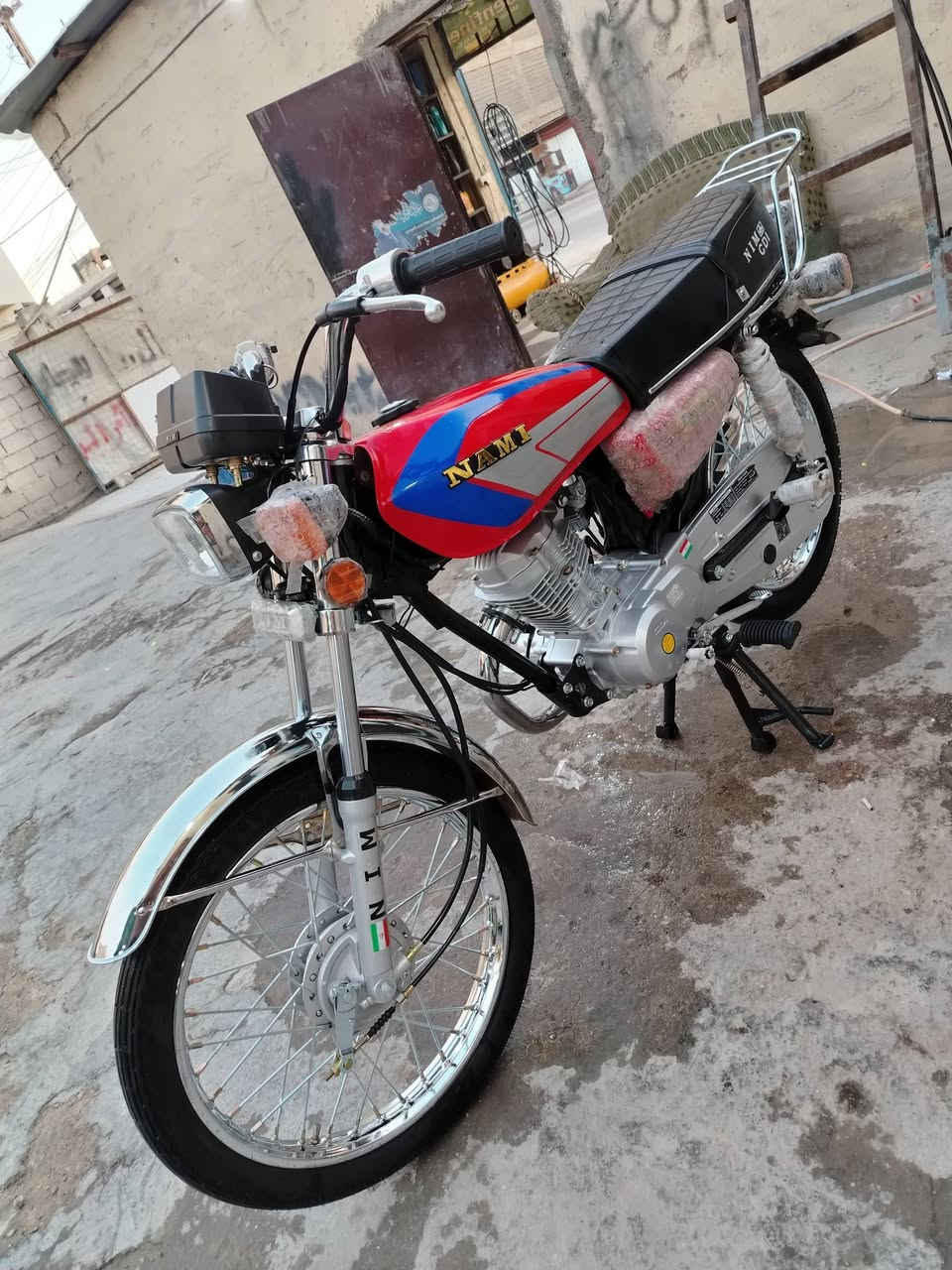 نامه امتياز ٢٧ صارلها ٣ أشهر من طالعه أوراق سكنر من المعرض  .. دراجه مكفوله وجديده كلش وكامله نظافه ٩٥٪  .. مكاني كربلاء.. والشراي يتصل ***********
