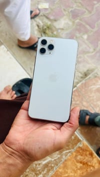 ايفون ١١ برو • ٢٥٦ • نضيف
