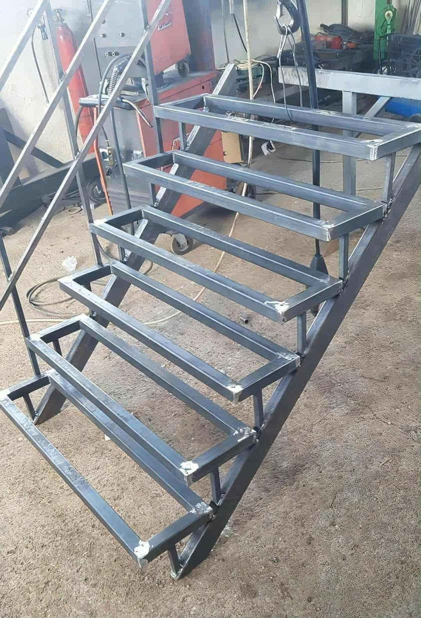 حداد متنقل
اسعار مناسبه لعمل الكرفانات
والسقايف بانواعها
عملنه يشمل الابواب الشبابيك 
اسعار تنافسيه سعر غير الي بالسوك  
ان شاء الله تعجبكم  *********** كافت مناطق بغداد👈👈👈 تصليح نجيك لبيت
