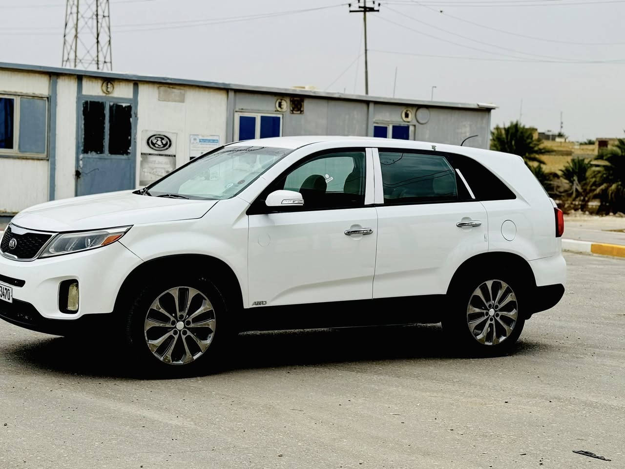 السلام عليكم كيا سورنتو 2015 بيهه جاملغ وبنيد السياره جديده رقم ذيقار الدولي بأسمي سنويه 29 السياره جديده كير  مكينه حداديه تبريد كله شرط 
المكان السماوه المركز للاستفسار ***********
السعر 127 وبيهه مجال بيع مستعجل
