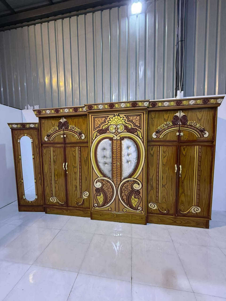 غرفه شغل وصط ***********يوجد وتساب🌸
السعر ٧٠٠ بيهة مجال
بس نقل داخل بغداد مجاني محافظات بكروة 
نضافه ٨٥
تسع قطع
