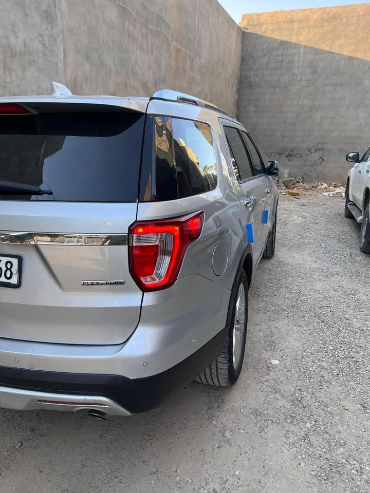 السلام عليكم اخوان للمراوس فورد اكسبلورر limited موديل ٢٠١٦ مكفولة كفالة عامة من الصبغ والفتح والتبديل حتة الدعاميات بدون صبغ فول مواصفات للاخير  
السيارة مسويلهة ادامة شاملة صدر امامي وخلفي ودبلات ومنظومة بنزين جديدة 
7 راكب 
محرك 6 سلندر حجم 3.5
بصمة ابواب و بصمة تشغيل 
مرايات قلاب 
كشنات جلد تدفية  ومساج
كشنات تبريد
كشنات الخلفية تدفية
كشنات الخلفية الاخيرة كهرباء قلاب 
ستيرين هيتر
تحكم ستيرين فول 
سترين كهربايي التحكم 
صندوق شفط وجلاق
مرايات جوانب هيتر
ثلاث شاشة حجم كبير  ماركة SONY
حساسات خلفية وامامي اصل 
اشاير بالمرايا الجانبية 
لايتات امامي عدسة مع بلوجكتر دعامية
كشنات الامامية فول كهرباء مع ذاكرة لكشن السائق
تطعيم صاج جوزيي للدواخل ابواب مع دشبول 
كشنات امامية تدفئة 
كود خارجي للقفل على باب السائق
سكليتر كهربائي مع تحكم ستيرن بالجهتين
سستم صوت SONY متكامل مع 8 سماعات داخلية 
تبريد ثلاث قطع امامي وسط خلفي
منافذ AUX, مع اربعة منافذ USB  مع تقنية ربط جهاز ستلايت على السيارة مع منفذ رام ذاكرة ورام خرائط GPS مع منفذ كهرباء 110فولت 
الاضائة الداخلية 12 لون 
نظام الاوامر الصوتي اثناء القيادة 
كير و محرك بشرط
سياره فول للاخير وبعد بيهة هواية مواصفات 
ماشية ١٢٢ مايل 
سنوية و رقم وهزة كلها جديد 
***********
‎ للاستفسار اكثر
