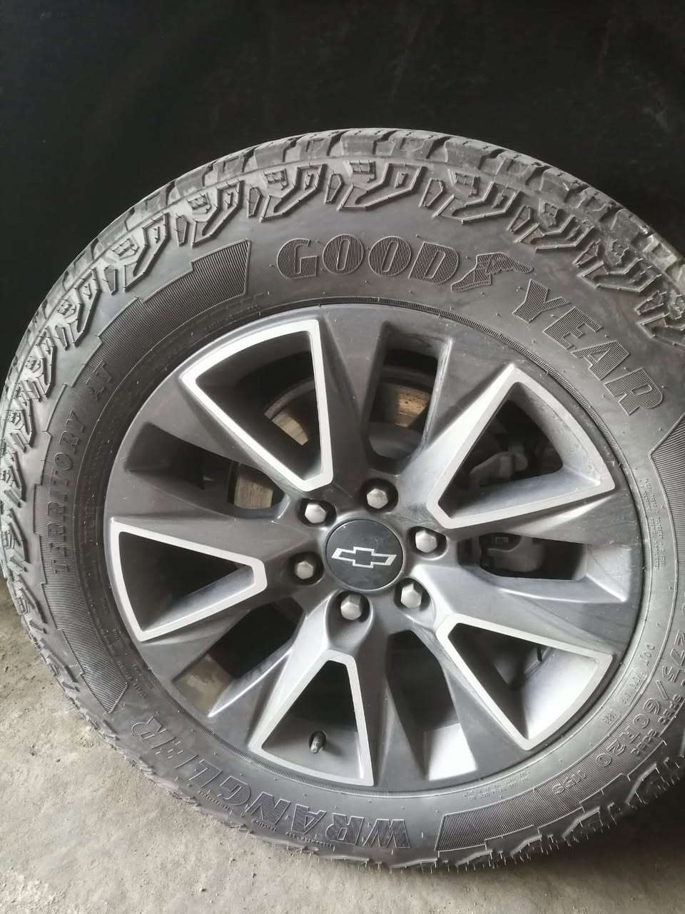 غراض تاهو سوبربان موديل 24للبيع مع 3تايرات بلاديات جدد ***********
