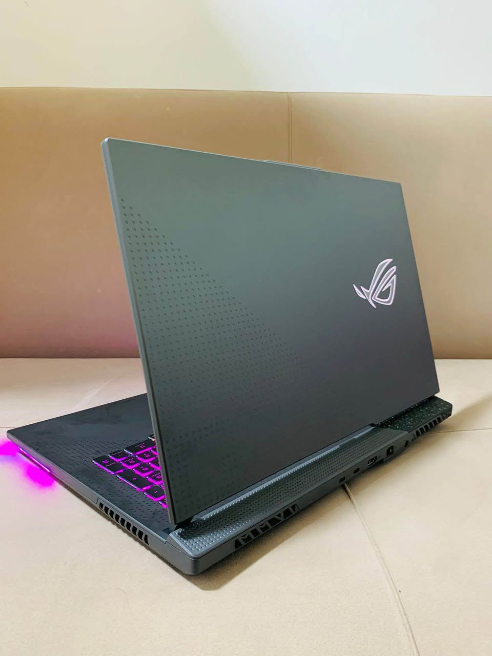 Asus ROG Strix G713PU
Ryzen 9 7940HX 😍⚡️
32 logical Processor up to 5.4GHz 🙂‍↕️
RTX 4050 6G (140W)🔥
280W Original Charger😎

17.3-inch, WQHD (2560 x 1440) 16:9 IPS-level anti-glare display 🏊💻 144HZ ⚡️

16GB DDR5 RAM📼
1TB NVME SSD 💾
Battery 🔋%98 أربيل, العراق


**إذا كنت صاحب هذا الإعلان وتريد حذفه لأي سبب، رجاءا أرسل رسالة إلى الدعم الفني**