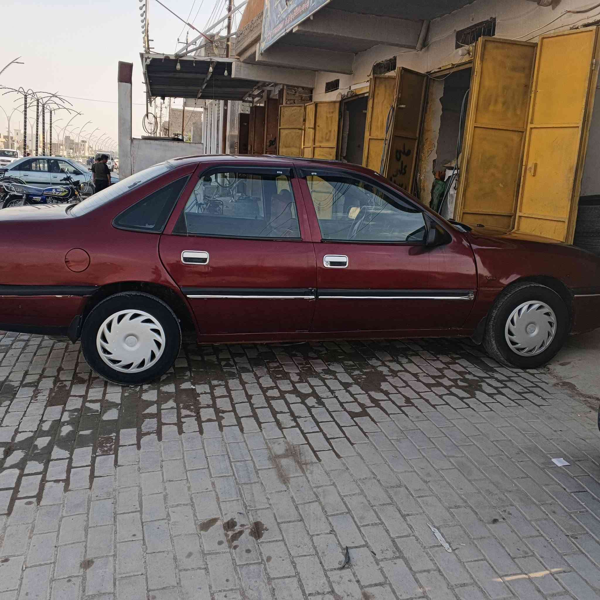 سلام عليكم 
فكتره 
النضافه مثل ما اشوف
تخم داير 
صدر جديد امامي
سنويه 29
انطيك مكينه أو كير شرط 
محرك 1800
كير عادي 
صاحبهاا بسامره تحويل شرط
السعر 35 أو بيها مجال 
رقم الهاتف ***********
