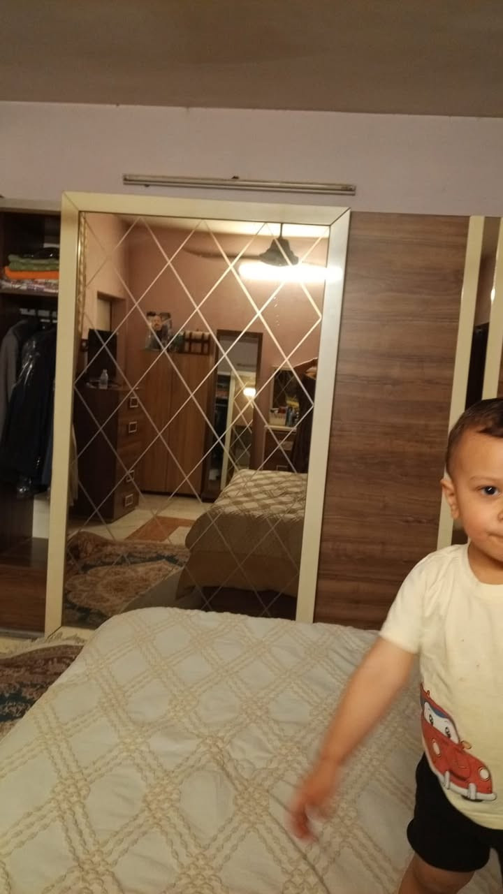 غرفة نوم للبيع نظيفه جدا سعرها ب٥٥٠ وبيها مجال المكان بغداد العامريه للتواصل *********** واتساب

