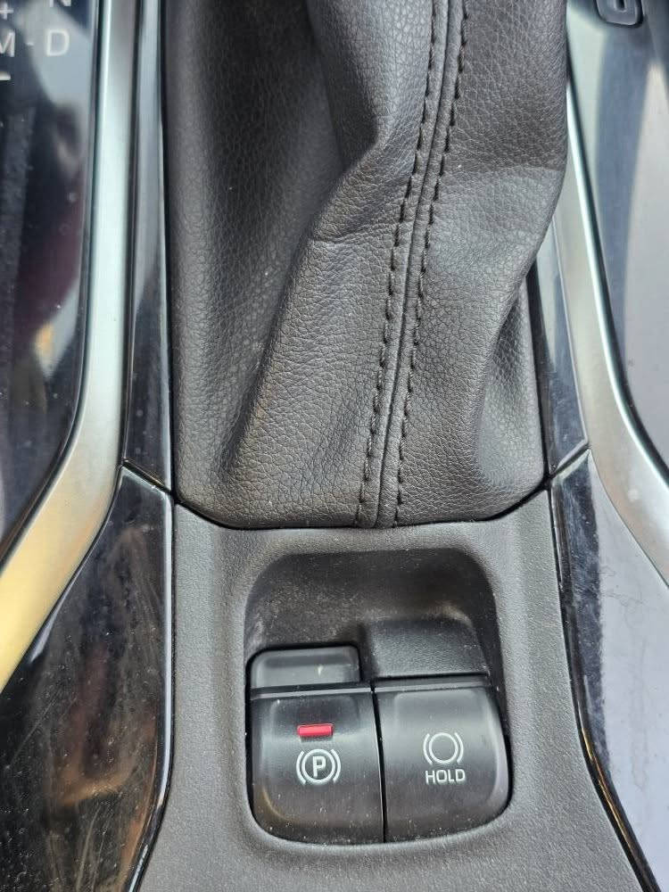 سلام عليكم تيوتا كورلا للبيع إصدار 
SE NIGHTSHADE APEX 2022
السيارة بيها كت كامل أسود بلاد من الشركة نسخة مميزة حادثها اشوية من البونيد ومصبوغ على كدة والدعامية ***********
5YFS4MCE1NP131818 كويسينجاك, أربيل
