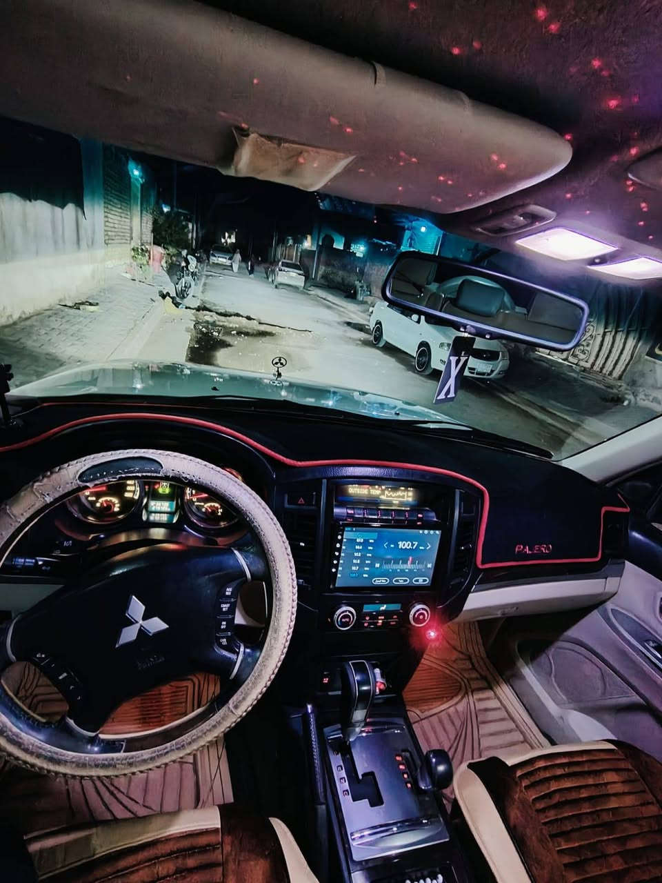 سلام عليكم
باجيرو 2009
حبتور معروفه مواصفتها 
فول 
مابيه اي نقص 
محرك وكير مكفول 
سعر خاص 
مكاني كوت 
***********
