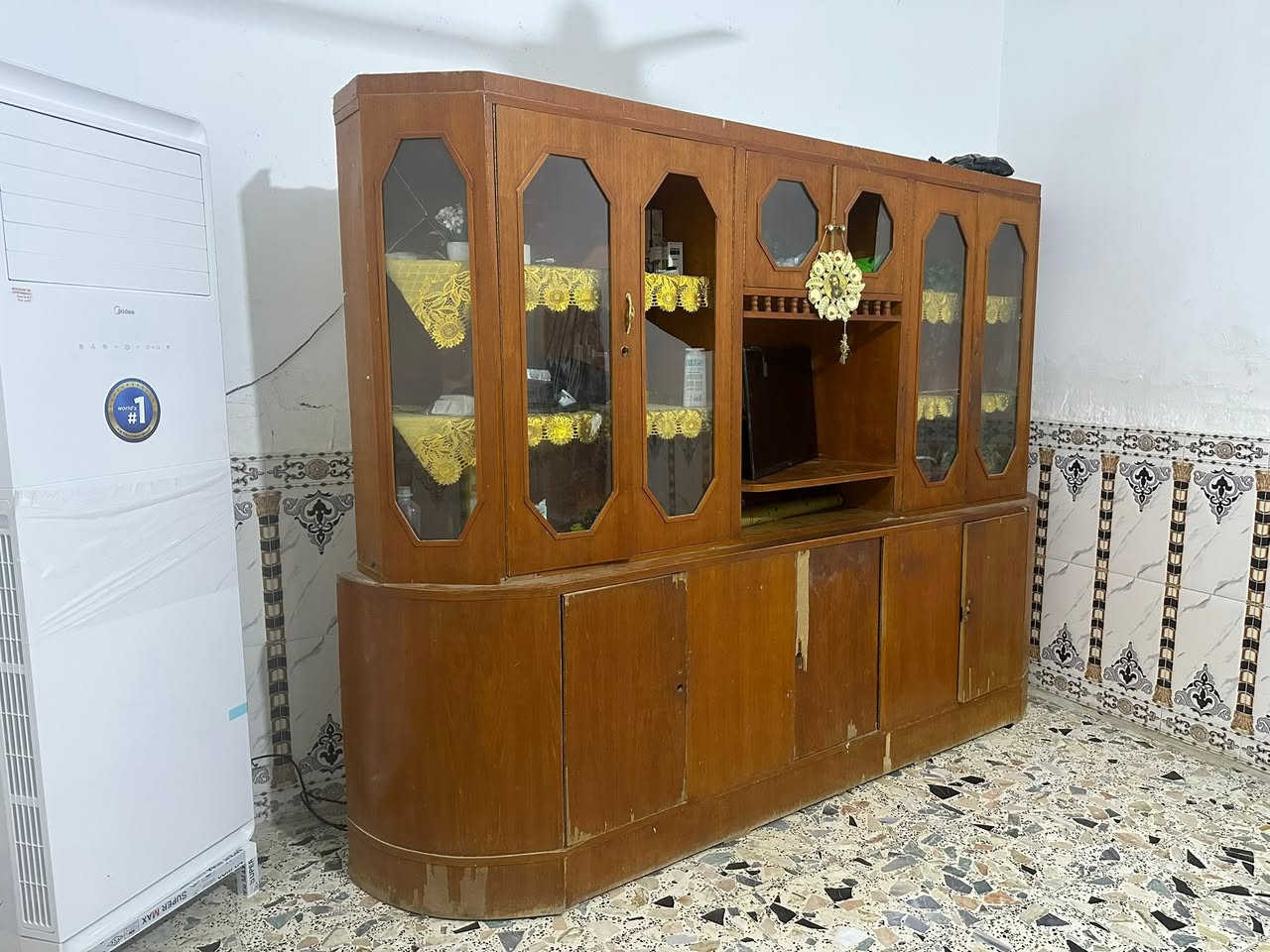 السلام عليكم معرض للبيع شغل الحي مستعمل السعر 75وبي مجال              *********** الحي
