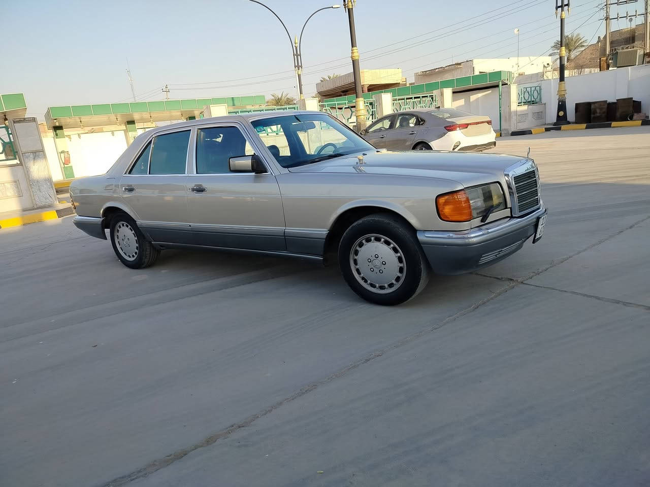 السلام عليكم مرسيدس موديل.  87  رقم بغداد مكينه بلادي قبق أسود داخل جلد مصبوغ جماليه  تبريد شغال السعر 60وبيه مجال العنوان بابل الكفل ***********
