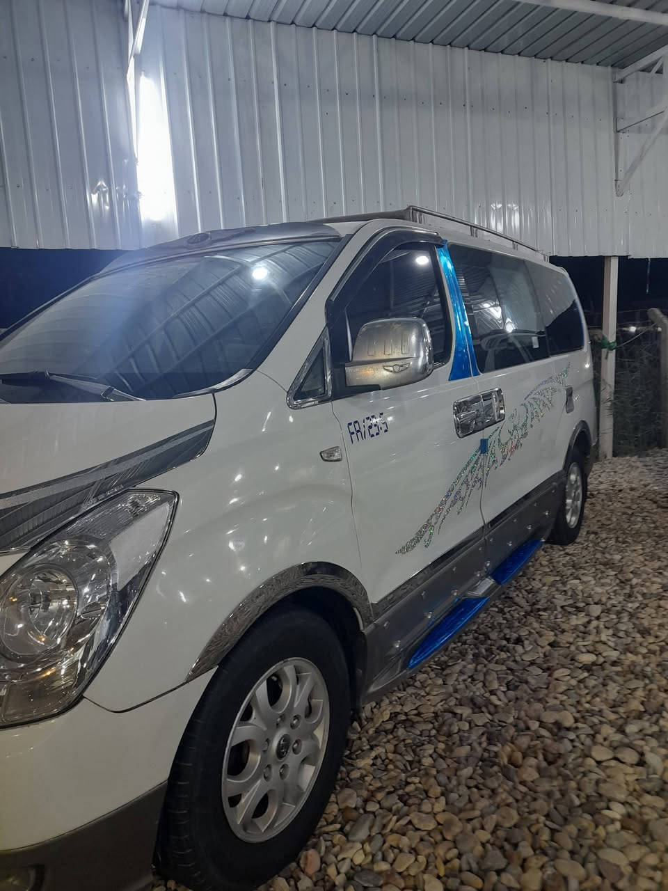 السلام عليكم للبيع استاركس موديل ٢٠٠٩ مسكر اصل اوتوماتيك فول مواصفات رقم ذي قار مشروع وطني السياره مكفوله من الضربه مكينه كير صدر تخم تاير دوشمه تبريد كله جديد مال جناي سياره جديده معنه الكلمه الستفسار ***********
