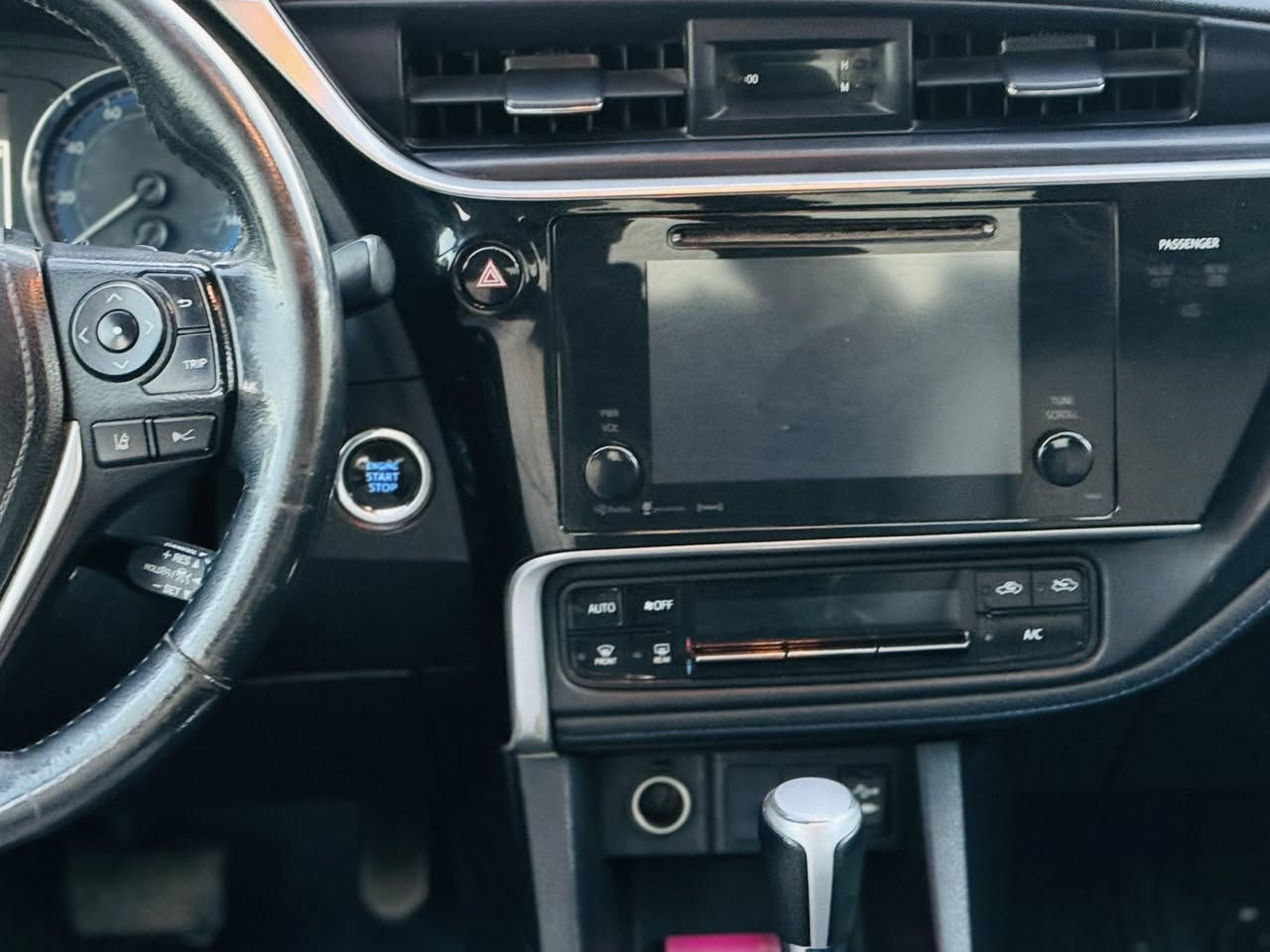 سلام عليكم سيارة  كورلا 2017فول مواصفات SE سيارة قبات مواصفات كشن جلد بصمة سقف سلايت شفت استيرن  ثلاث مود قيادة eco .normal .sport  رقم سنوية جديد بطاقة بنزين بي سيارة تخم تاير تخم صدر كلة جديد سيارة حدادي  محرك تبريد  ثلج  مابي نواقص كلة بشرط 
ضرر صبوغ عام 
مكان  كركوك 
رقم موبايل *********** 
***********واتساب بي
