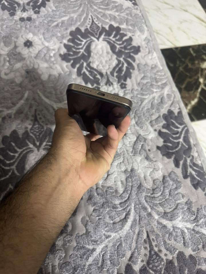 سلام عليكم ايفون 📲 16 برو ماكس ذاكره 256 بطاريه 94 مبدل شاشه اصليه وكاله سعره 500 اي خلل بل جهاز ماكو + ضهر ممتواجد على الفيس سعر 950 بي مجال  بغداد بوب شام الشعب رقم ***********
