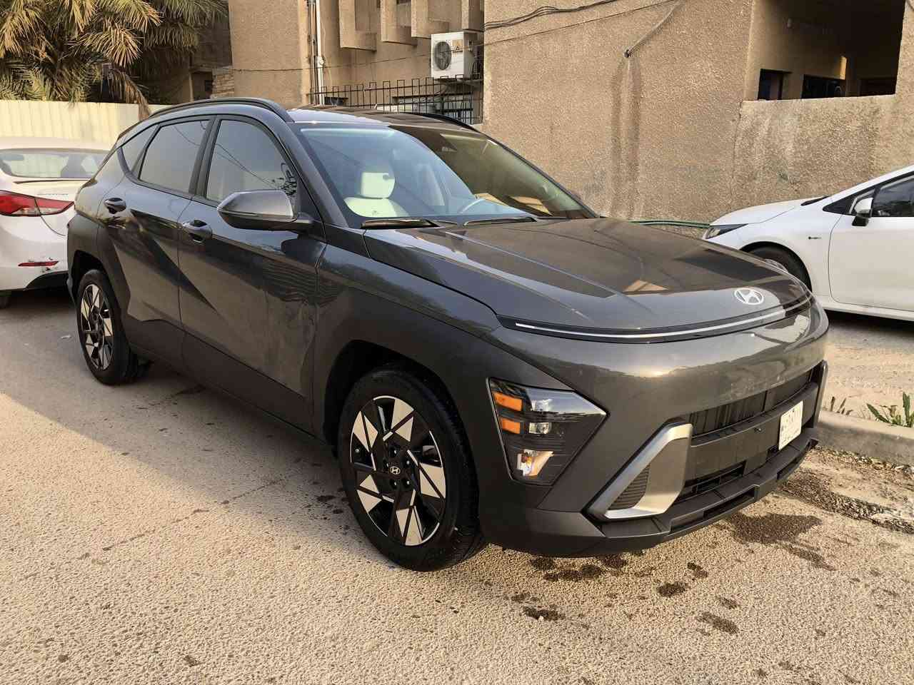 سلام عليكم للبيع هونداي كونا sel موديل 2024 وراد امريكي حادث السيارة بارد بل جاملغ والباب بي رصعات شي قليل موضح بل صورة ايرباك برده فقط دواخل السياره شاشه متصله داخل ابيض قطعتين تبريد رادار جانبي وامامي لد نهاري محرك 2000 بصمتين تشغيل عن بعد بدون رقم للستفسار تصال على الرقم *********** 
***********
مكاني بغداد حي الجهاد
