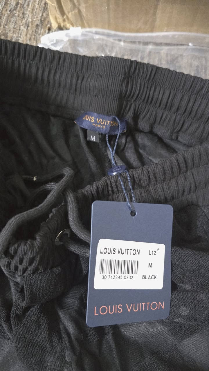 ثلاث قطع كيمونات لويس فيتون وكوجي السعر ثلاثتهن 25 الف مع التوصيل ثلاثتهن قطعة قياس m واثنين L


**إذا كنت صاحب هذا الإعلان وتريد حذفه لأي سبب، رجاءا أرسل رسالة إلى الدعم الفني**