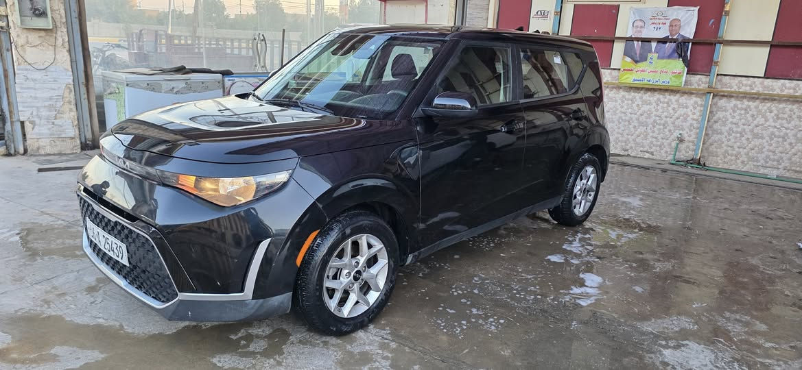 كيا صول موديل 23مرقمه قادسيه 
محرك حجم 2000 دوش *
شاشه كبيره كار بلي *
كامره خلفيه دواره *
فول تحكم ستيرن *
رادار امامي جانبي *
تحديد مسار للأمام *
قياده ذاتيه *
مانع تصادم *
كروز سرعه*
عداد دجتال*
ثلاث انظمه للقياده *
بك لايت لد *
ويل كب حجم 16 كروم *
سياره جديده ماشيه 7 الاف *
حادثها موضح بالصور بدون دواخل *
مكانها الديوانيه سعرها 145وبيها مجال للاستفسار الاتصال على الأرقام *
*********** واتس اب 
***********
