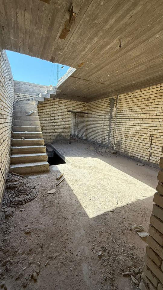 بيت للبيع هيكل 
حي ابو طالب منطقة ال77
100 طابقين 3 غرف نوم +استقبال وهول ومطبخ
‭***********‬
