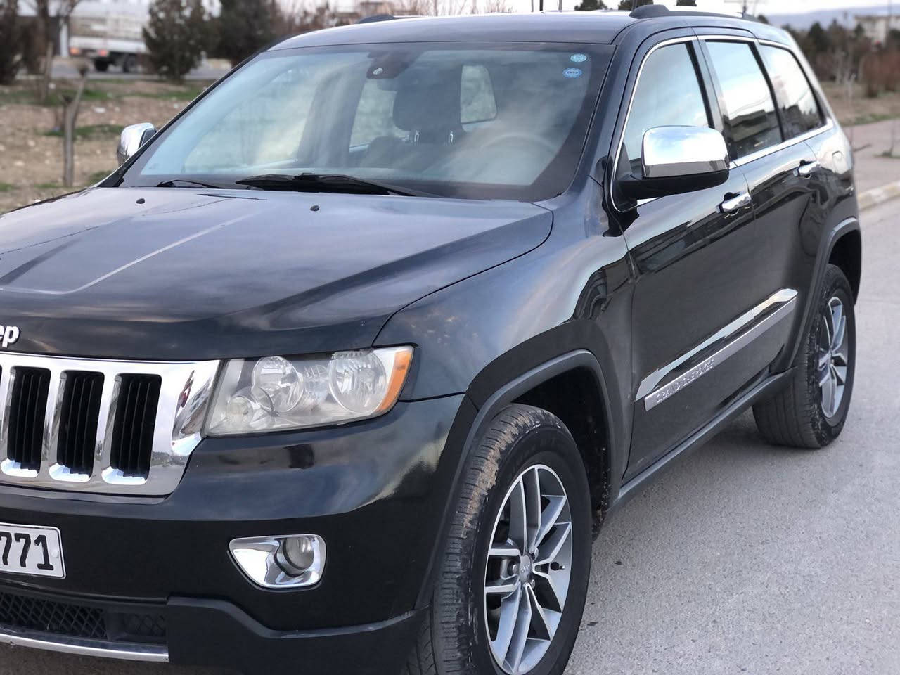 جێب لاریدۆ ٢٠١١ 
ناو ڕەساسی دەبڵ ئەکسل
مواسەفات لاریدۆ بەسمە و دەرگا بەسمە 
سەنەوی و ڕەقەمی تازە تا ٢٠٢٨ بەناوی خۆمەوەیە بیتاقەی بەنزینی هەیە مەکینە و گێڕی بەشەرتە مەکینەی نەکراوەتەوە 
٢٠٠ هەزار کیلۆمەتر ڕۆشتوە بۆیاخی نیە ڕەسمی سۆنەریم داناوە سعری 166معاملە
***********
‏‪***********‬‏ شمشمل, السليمانية
