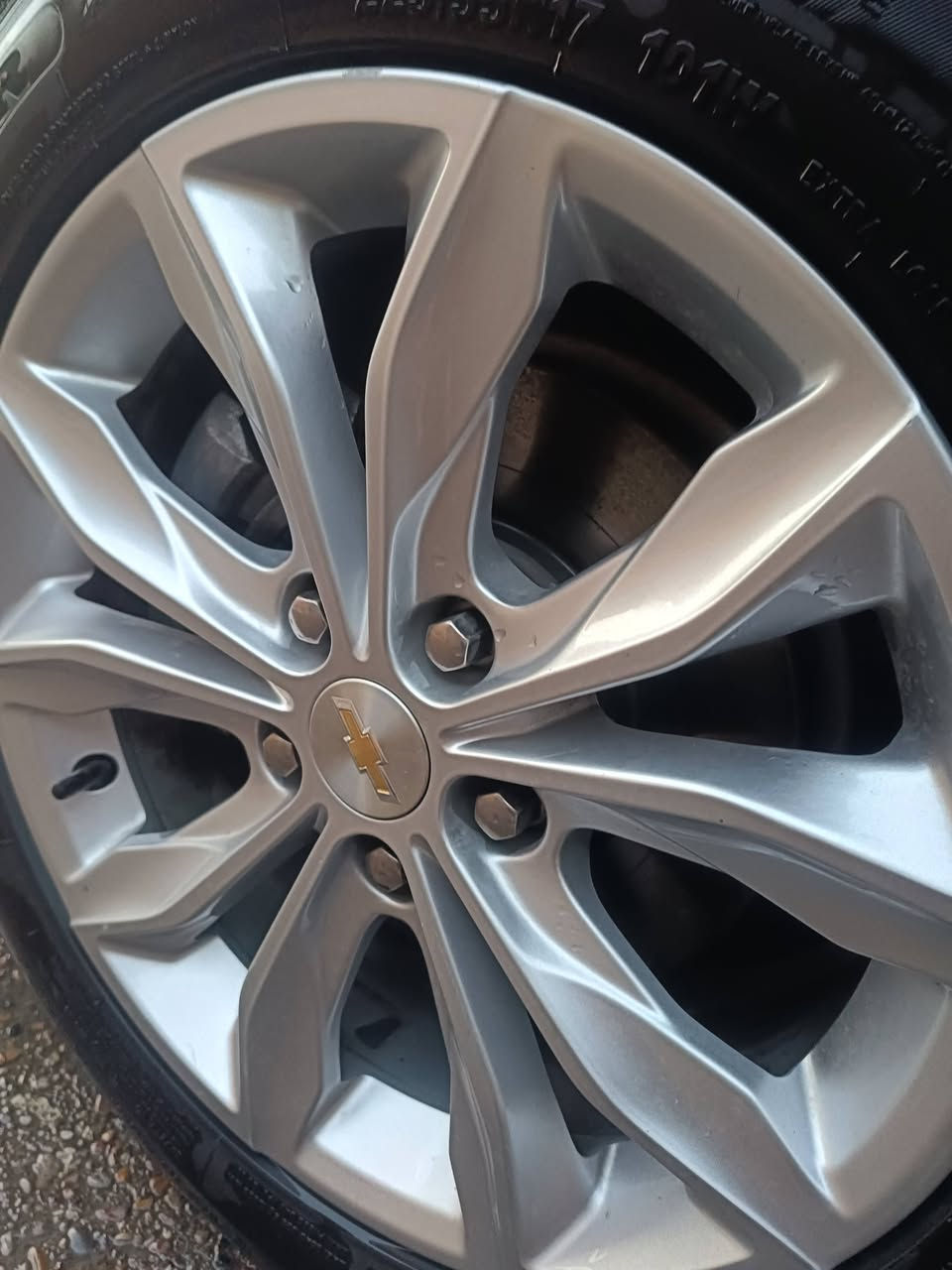 السلام عليكم عندي 22كلين مكفوله من كلشي رقم بغداد انكليزي تحويل مباشر مكاني بغداد  الكماليه لون سلفر  وباقي المواصفات المعروفه من كلشي حتى حجر البيئه موجود موبايل ***********
