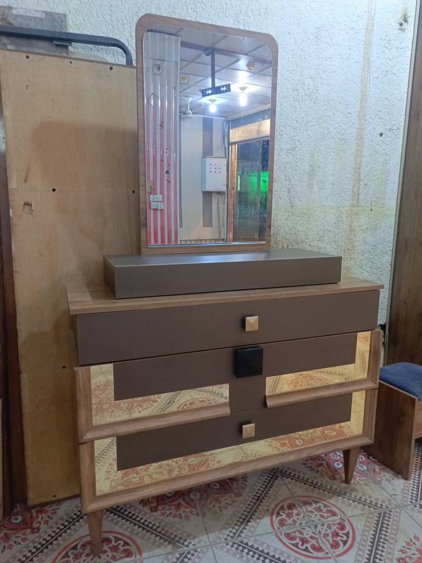 سلام عليكم غرفه تركي صلي 9قطع جديد كلش غرفه حلوه كلش موديل حديث سعر 700واصل البيت شد ونقل عليه العنوان ميسان حي العامل قرب صيدليه ومجمع الشاكرين رقم الهاتف ***********بي واتساب عمارة, ميسان
