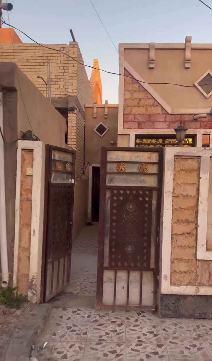 مشتمل 100م بمنطقه ال3000 بظهر شارع ال4000 مباشر وشارع 40 السعر 38 وبي مجال للاستفسار 
***********
***********
