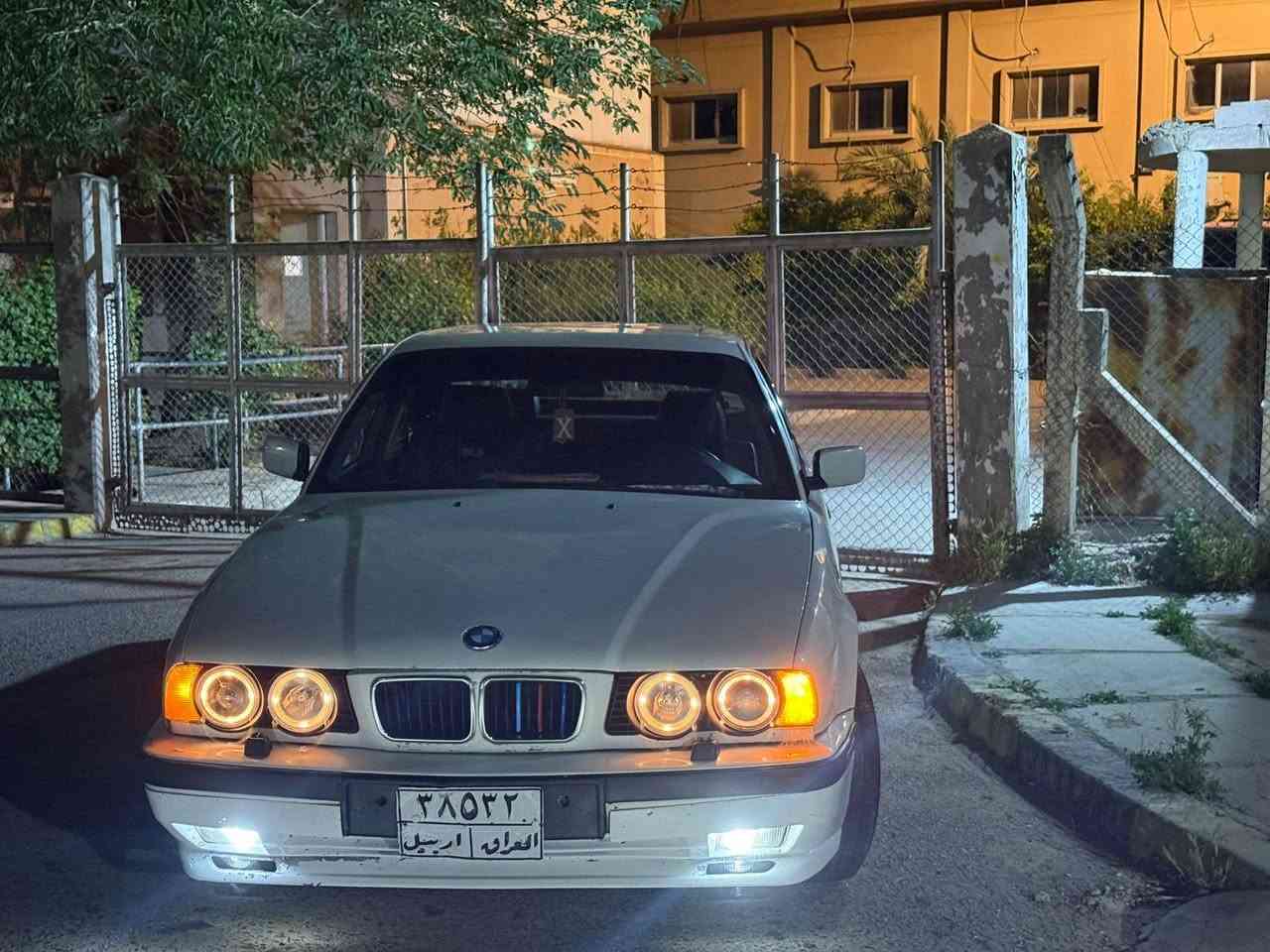 اللهم صلي عل محمد وال محمد سلام عليكمBMW 25 مسكر  موديل 93 كامله سياره مصبوغه عام كامله داخل مالتها جديد تخم تاير صدر خلفي امامي كله جديد ربع ما تصرف عليها سياره بل حقيقه احله من صور تبريد كامل غرفه جديده سعر 58 وبيها مجال حك جيه مكان سياره بغداد الثعالبه وره صيطرت شعب  رقم تلفون ***********
