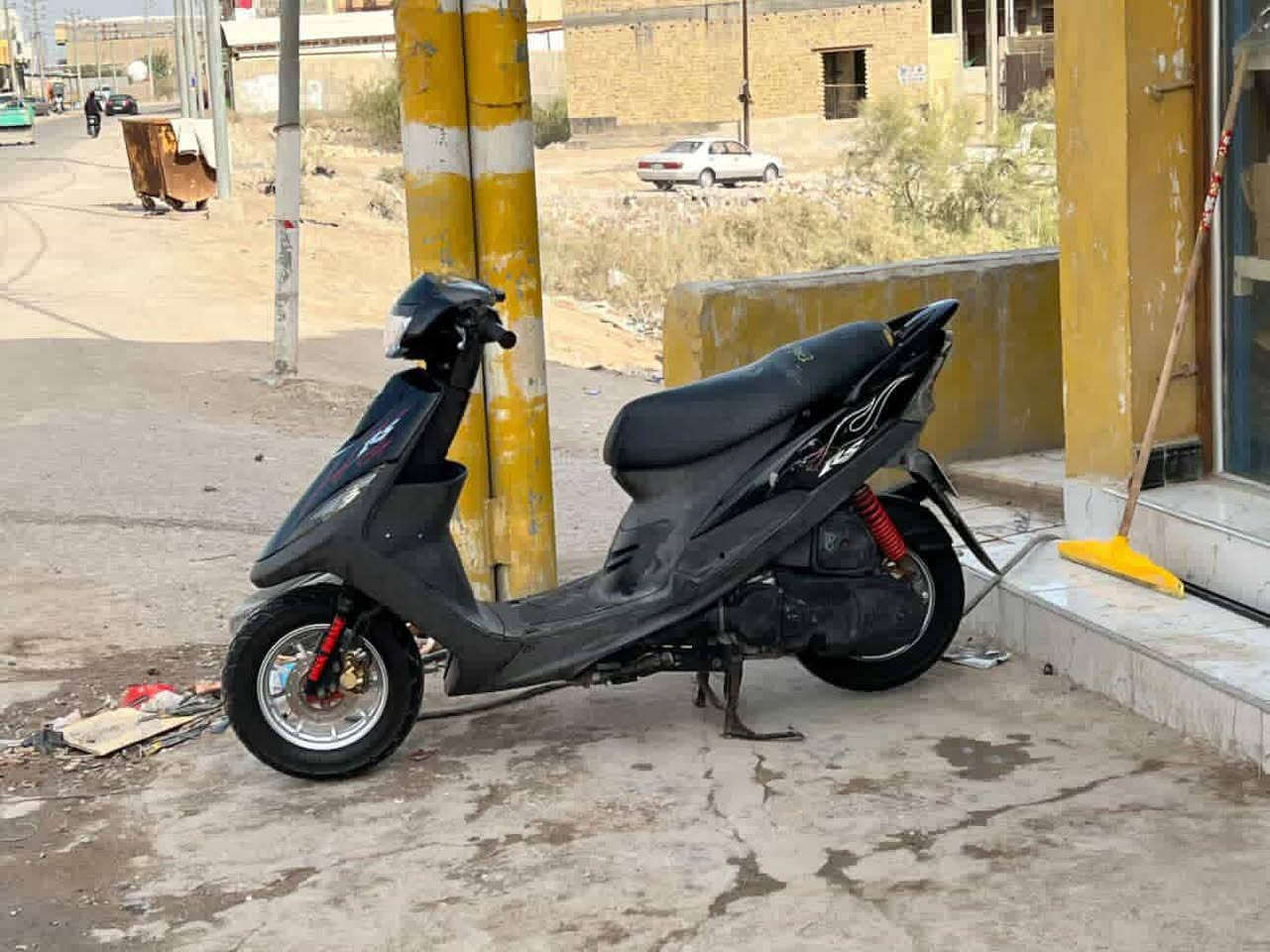 السلام عليكم
ماكس عدله للبيع 
الدراجه مكفوله كفاله عامه توه طالعه من الحاويه 
بيها نقص واحد 
خيال اصيل 
مكينه بلاديه 49 شرط شلعه و معدل 
الدراجه تاخذها ما تصرف عليه شي بس بانزين 
دشبول رياضي 
ماشيه قليلل كلش 
دبل امامي شغال 
دبل خلفي 
كفرات حلوه 
مكينه حلوه 
كلاچات بلادي 
ويل و تاير جديد 
ويل rpm 
بريك ممتاز 
كشن رياضي ماتن 
لايت و اشاير بلاديات 
الدراجه من الطول للطول بلاديه حاويه 
مكاني بصره قضاء المدينه 
للتواصل  ***********
سعر حلوه خابر و تتدلل
