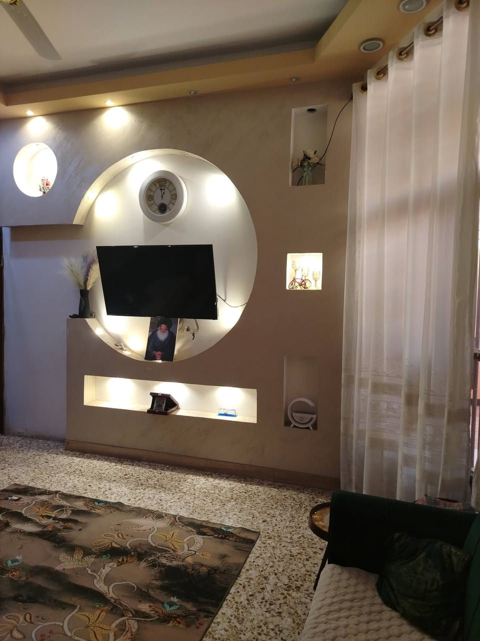 سلام عليكم بيت 75 متر
الواجه 7 ونص متر

النزال 10 متر

بيه غرفتين طابق ثاني

وصحيات عدد٣

بنا؛ طابوق جمهوري

استقبال وصاله مطبخ بارد ومطبخ حار وترك

سريدات الجديده شارع اب عناد 6  بيت من التجاري صاير البيت ركن المربع الاول

للاستفسار الاتصال ***********
