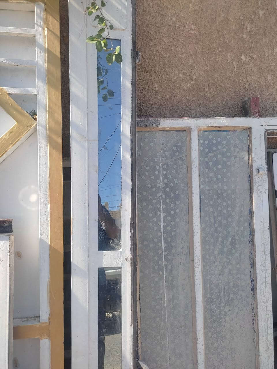السلام عليكم عندي مجموعه باب 270×120مال مدخل وباب مطبخ نص جام وفرده شباج وباب سلايت2×2.5 كلهم رايدهن 200 الف بغداد حي الفرات ***********
