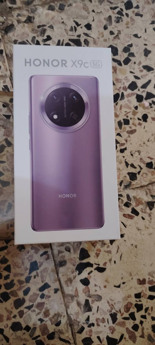 هذا هاتف HONOR X9c 5G، وهذه أبرز مواصفاته بشكل مختصر:
شاشة AMOLED بحجم 6.78 إنج
دقة 1.5K ومعدل تحديث 120Hz
معالج Snapdragon 6 Gen 1
بطارية ضخمة 6600mAh
شحن سريع 66W
كاميرا خلفية رئيسية 108MP
كاميرا أمامية 16MP
يدعم 5G
مقاوم للصدمات والغبار والماء بشكل قوي
نظام أندرويد مع واجهة MagicOS
بوبجي 60 فريم
جهاز مستعمل ٦ أشهر فقط


**إذا كنت صاحب هذا الإعلان وتريد حذفه لأي سبب، رجاءا أرسل رسالة إلى الدعم الفني**