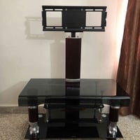 ميز تلفزيون • للبيع