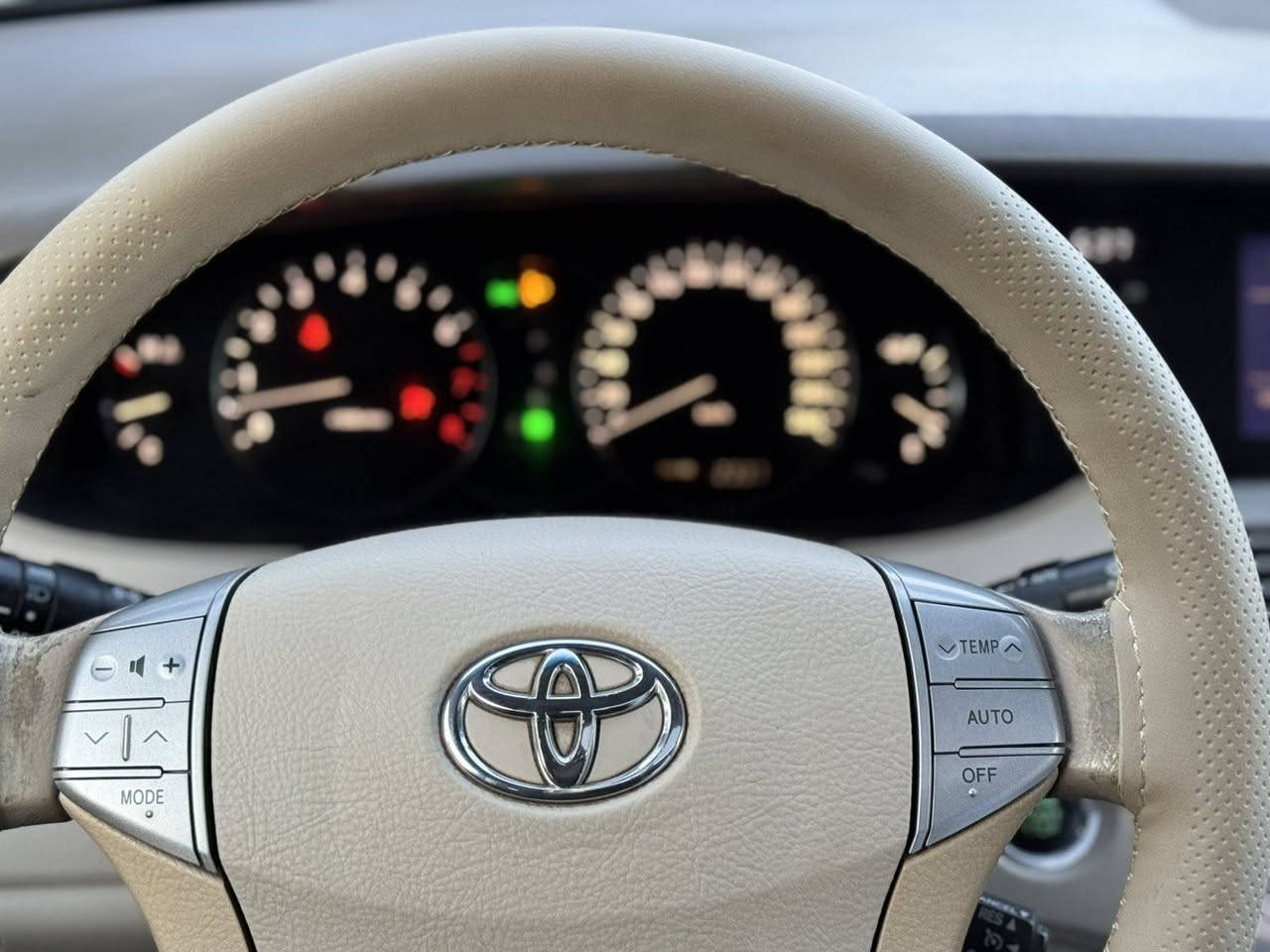 بەناوی خوای گەورە
بڕاوە بڕاوە.  
ئەڤەلۆن بۆ فرۆشتن 
ڕەنگی جکولیاتی
مۆدیل ٢٠٠٨ 
سەیارەکە خلیجیە 
ناوزەردە  ــ. بەسمەیە  ـــ  کوشن خەزن 
سەیارەکە تا بلێی جوانە 
مالی دۆستە سەیەرەکە 
کامل مەسرەڤ کراوە. 
کارەبای بەشەرت 
گیر و مەکینە بەشەرت بورخی بانەدراوە 
بریکی بەستراوە سەیارەکە توند و تۆلە 
هەر خەلەلی ٢٠٠$. ببرە بە شەرت ئەی ڤرۆشم 
هەر چوار تایەی لۆکی لەژیرە
گەرمی و تەبریت بەشەرت 63$
 
تکایە گەر مشتەری تیل بکە    ☎️***********
