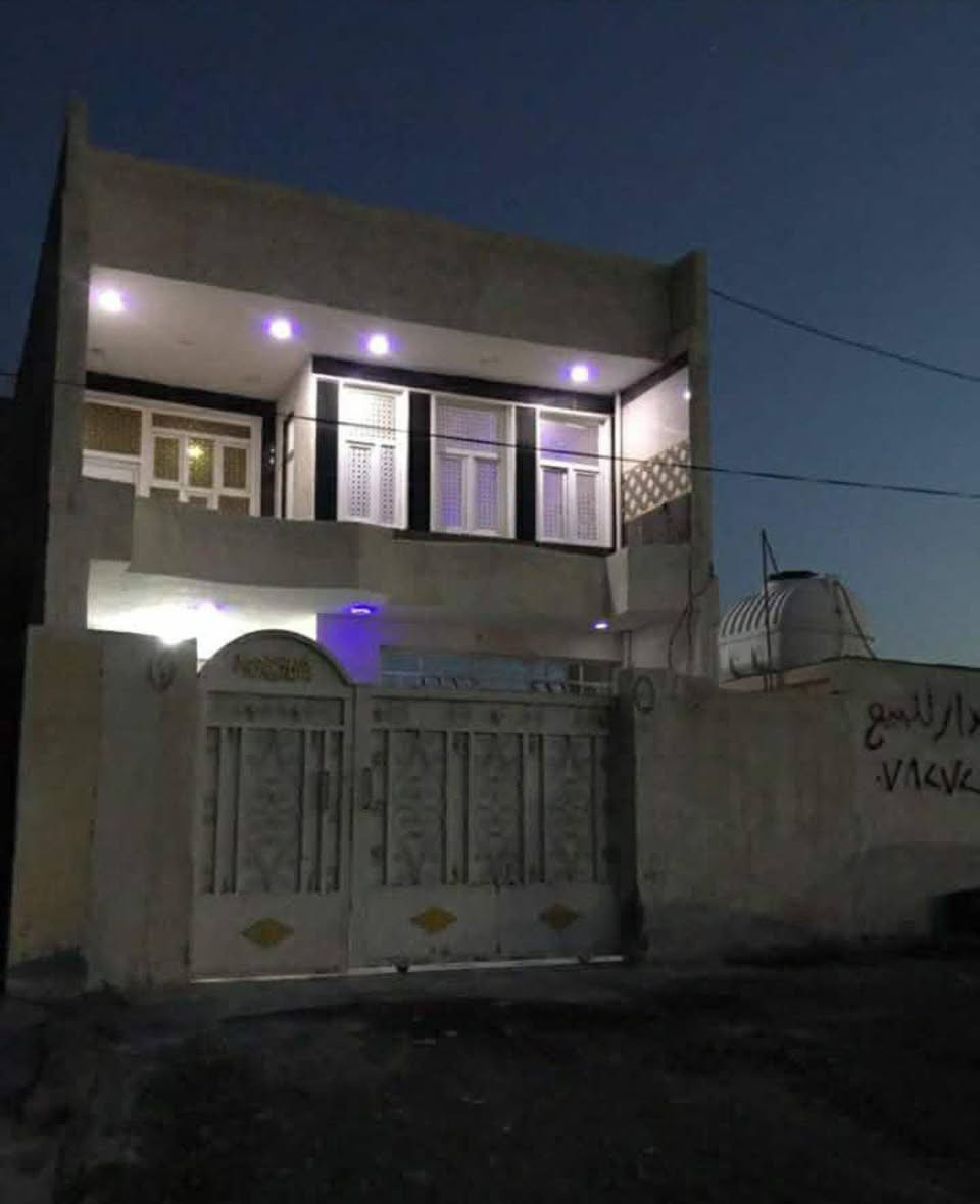 ...
سلام عليكم بيت للبيع  مساحه 150م قاطين طابو صرف مقابل الحميرات موقعه حلو ع متنزه بيع نقد او اقساط 
يحتوي طابق الاول ✅
 گراج سياره + استقبال + مطبخ + صاله + غرفه نوم + صحيات
طابق الثاني ✅
3 غرف نوم + صاله + بلكونه + بيتونه
الاستفسار ع الرقم 

 ***********
