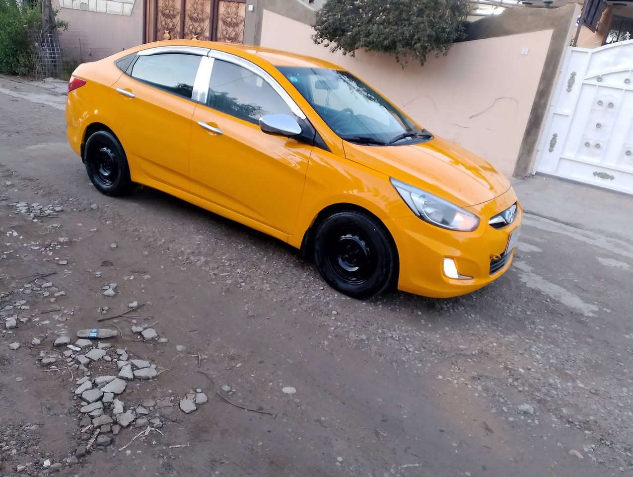 اكسنت موديل  2014 خليجي 1600 دوش قطرتين مشروع وطني كير محرك تبريد صدر صبغ كله جديد بيه قطعه وحده مبدله بدون اي دواخل سياره جديده على وضع الشركه السعر 89 وبيه مجال بصيط للتواصل ***********
