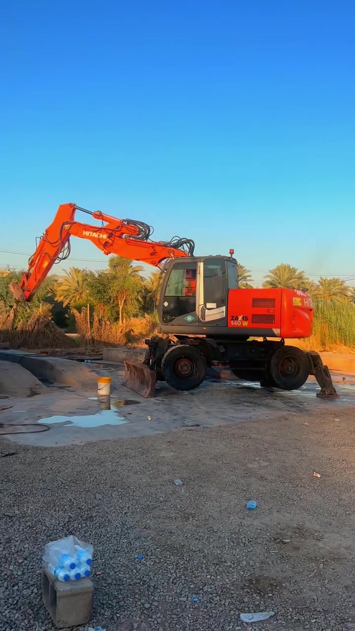 للبيع 
حفارة هيتاشي Z3 حجم 140 رقم اربيل الانكليزي باسمي 
سجينه وركائز بلاد مكينه ومضخة وكنترولات كفاله عامه بلاد مامفتوح 
كماشه هايدروليك ماسسة نقار + ذراع دوران 
مكينه مكفولة من الصبغ ومن الفتح 
مكينه جديده واحلى من الصور 
وياهة كيلة متر اوربية جديده 

سعرها 520 وبيهة مجال 
مكاني ديالى بعقوبة 
***********
