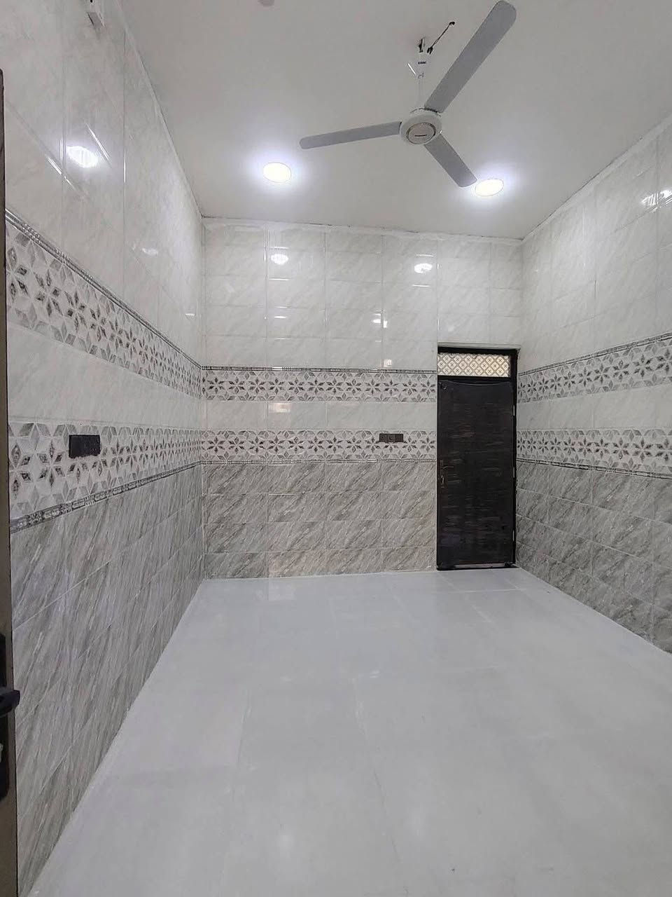 سلام عليكم وسعد الله أوقاتكم ⁉️💐

يتوفر دار سكن طابو زراعي عراقي سند 25

المساحه ١٦٠ متر

يتكون من غرفتين منام وصاله ومطبخ 
وصحيات داخليه وخارجيه
وكراج سياره
وحديقه و مناور 
جميع الخدمات متوفره موقع راقي

العنوان البصره ابي الخصيب طريق سيد حامد قرب مدينه الاندلس السكنيه

شارع امام البيت ١٠ متر

#تستلم مفتاح بعد المكاتبه 😍

#السعر ٨٨ مليون قابل للتفاوض

#للاستفسار ول تواصل  تصل*********** البصرة, العراق
