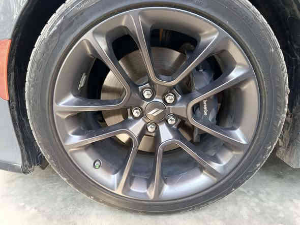 ماشيه ٢٣الف كيلو دخول جديد 

فول مواصفات حادث جاملغ وبنيد سطحي

شواصي مكينه كير كله مكفوله

حجم المحرك ٦٤٠٠ سكات باك النحله 

داخله من امريكه اجه احمر بلادي

مابيه اي تعديل او برمجه على وضع الشركه

السعر ٢٩٥ورقه

***********

مراوس بجالنجر او غير شي حسب القناعه
