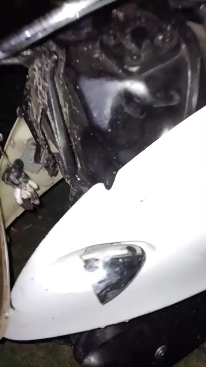 لسلام عليكم عبد الحليم للبيع شقال من اول هندر ما ناقصه بس جك نشاط فول بريكات وره وجدام شرط من كسر شاصي من اي عيب سعر 125 بي مجال مكان كركوك فيلق رقم الهاتف *********** مو شراي لا تتعبني
