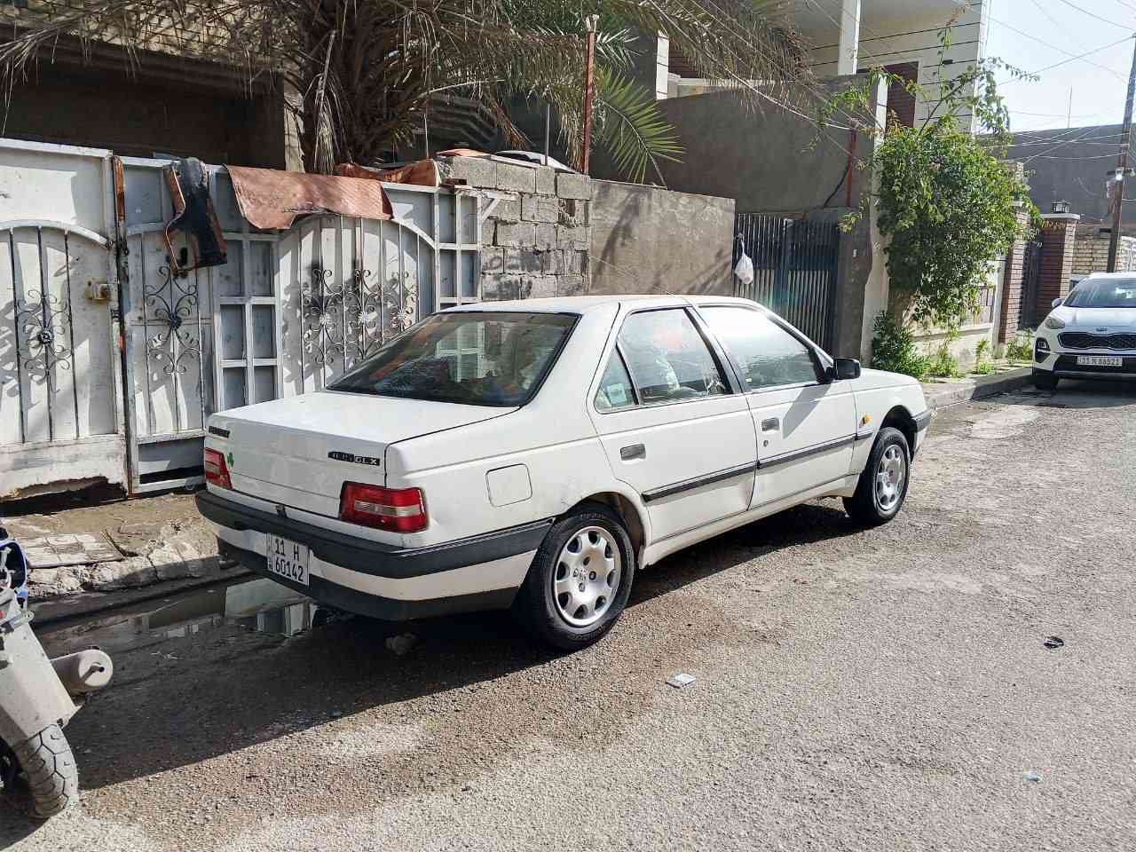 السلام عليكم 
GLx
2010
مكفوله عده طختين 
سياره،كامله مكمله 
مكاني دوره حي،الصحه 
السعر خاص وبخدمتك 
***********
