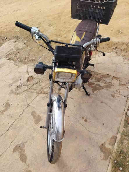 سلام عليكم ماطور إيراني اربعة كير مجفت جديد شغال كهربائياته بس باتري مابي ***********
