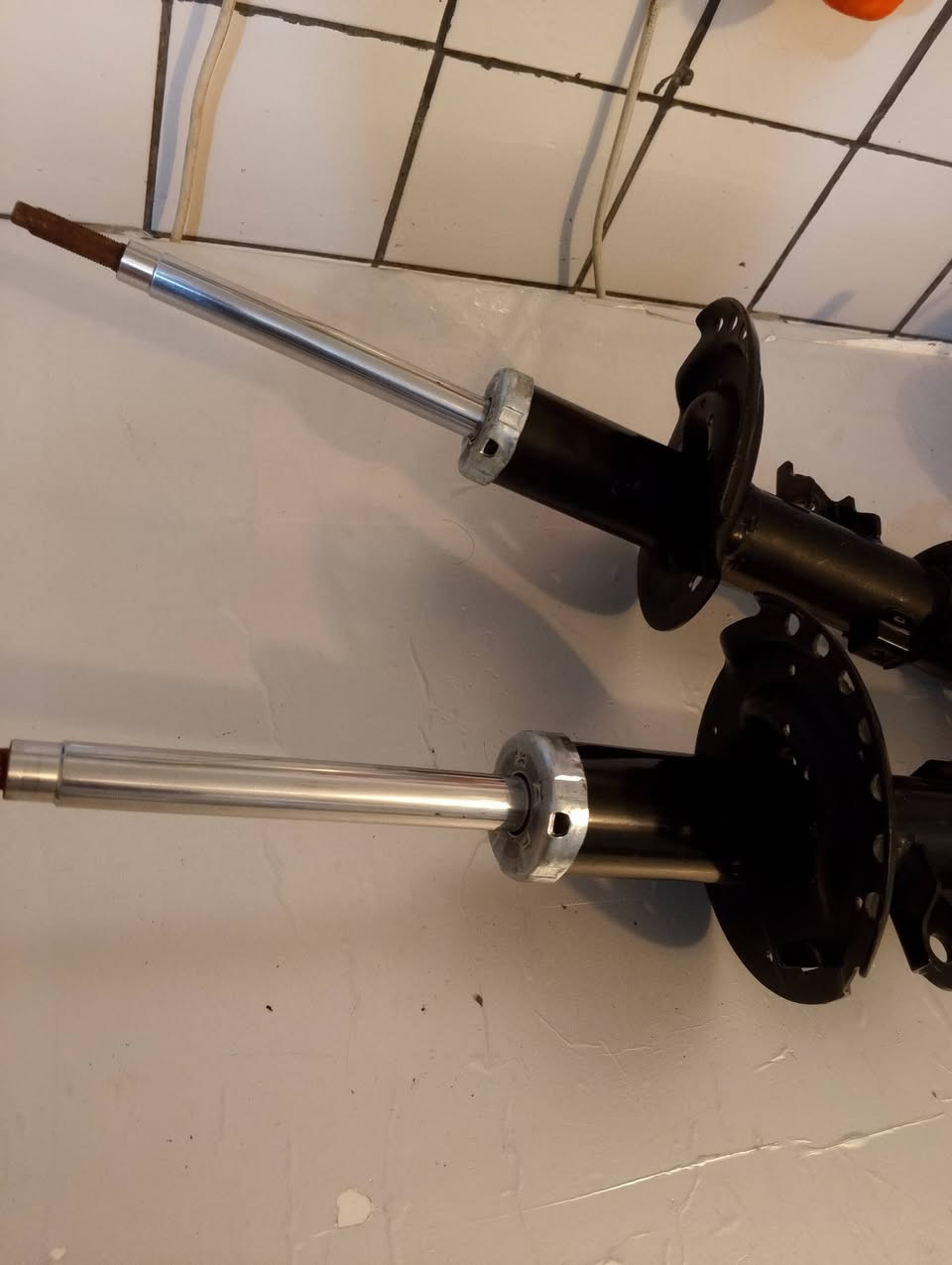 زوج دبلات امامي اكسنت  اخو الجديد اصليات تفصيخ من سيارة ماشيه قليل دبل اخو الجديد زوج امامي *********** واتس فقط  سعر 50 الف
