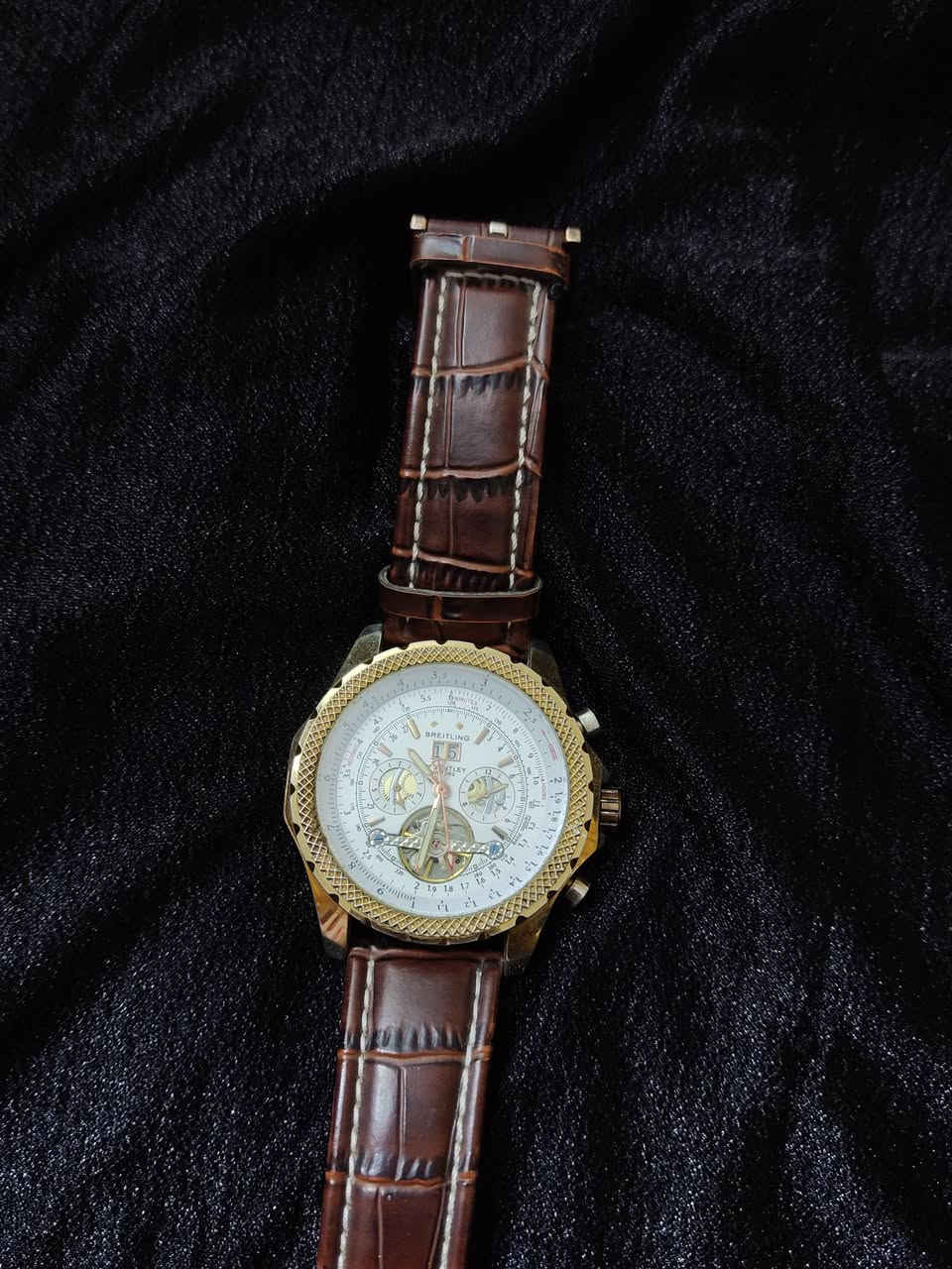 ساعة BREITLING
سلام عليكم ساعة تحفه ونضيفه حيل كامله مكمله مبيهة شي ميشتغل كلهة شغاله سناتر كلهة ومكينتهة تخبل وميل لامينوس ساعة بالحقيقه احلى بهواي لكن الصور ضالمتهة قيم بما يرضي الله مكان بغداد بلديات 

رقم *********** بيه واتس
