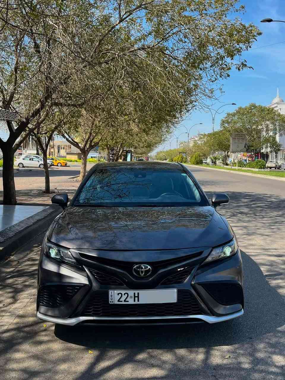 سلام عليكم
تويوتا كامري Toyota Camry 
موديل 2023
رقم اربيل شرط التحويل 
مواصفات SE 
محرك 2500 
كشنات جلد
رادار امامي 
توقف ذاتي (اوتو بريك)
تحكم سترين جهتين 
محدد سرعة ويه تحديد مسار (قيادة ذاتية) 
شاشة كبيرة مع (apple CarPlay)
سيارة عليها تايرات جدد وبطارية جديدة 
رقم سنوية هرة جديد 
بيها بطاقة بانزين ✅
دبل سويج ✅

السيارة كلين ✅ 
كفالة بدون حادث بدون صبغ بدون تبديل
بدون دواخل بدون ايرباك ✅
بيها تعديل بارد اقل من شبر بالجاملغ الامامي
السيارة مميزة بنظافتها بموديلها واستخدام شخصي ومبينة كدام العين  
للاستفسار:*********** واتساب
جاملغ سائق فقط مفتوح والبلاد مشدود همينه 
وجاملغ سكن ٣ اصابع بارد
والسياره بدون ايرباك بدون صبغ بدون تبديل وبدون ضربه هم 
بجم كبس ✅
سعر 212$ ومجال بسيط
